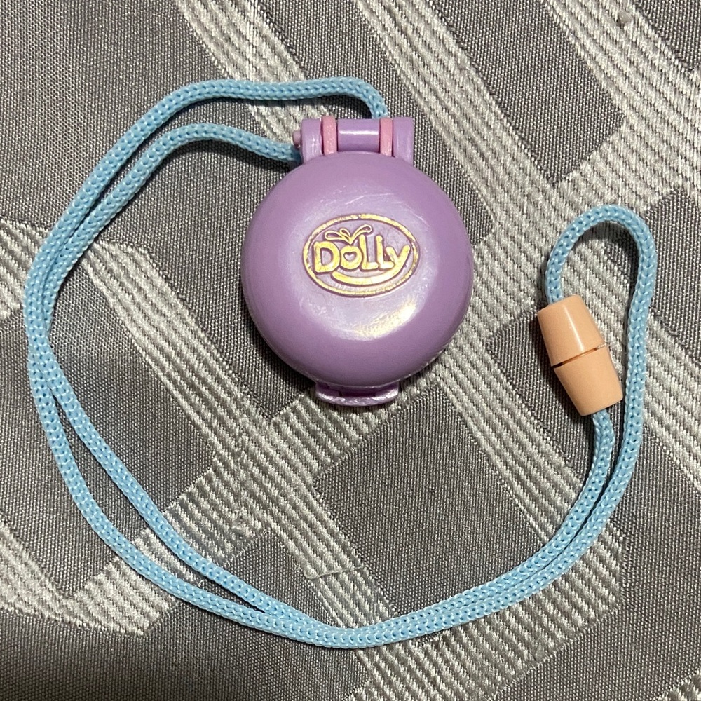 Dolly Purple Compact Toy with Blue Strap incomplet vintage 1994